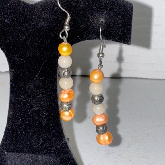 Pearl and Jade dangle Earrings - Picture 4 of 7